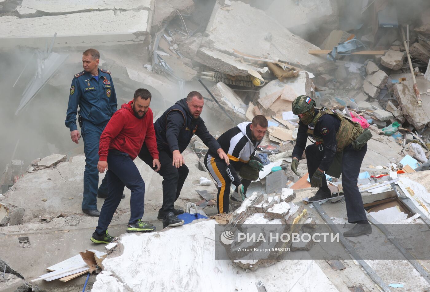 В Белгороде в результате обстрела ВСУ обрушился подъезд многоквартирного жилого дома