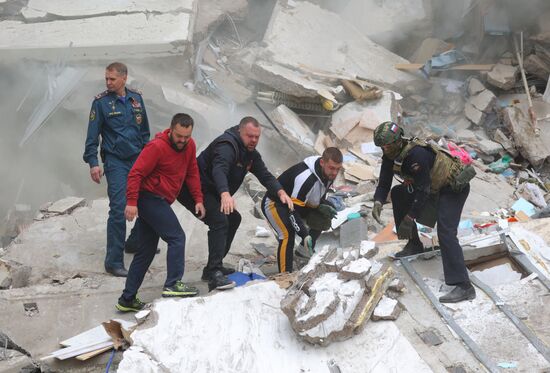 В Белгороде в результате обстрела ВСУ обрушился подъезд многоквартирного жилого дома
