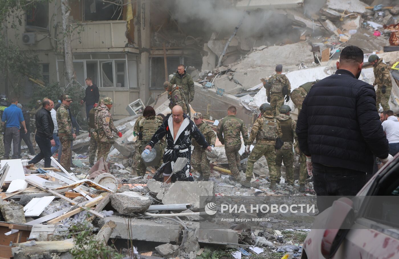 В Белгороде в результате обстрела ВСУ обрушился подъезд многоквартирного жилого дома