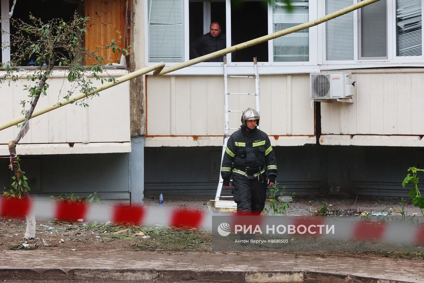 Обстановка возле обрушившегося жилого дома в Белгороде