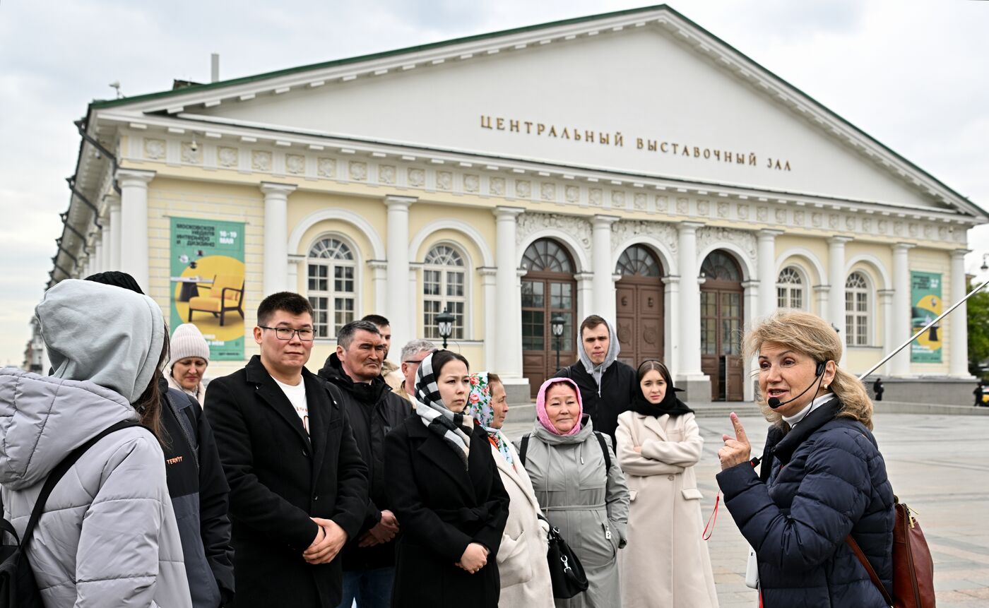 Выставка "Россия". Экскурсия для молодоженов, поженившихся на Выставке "Россия"