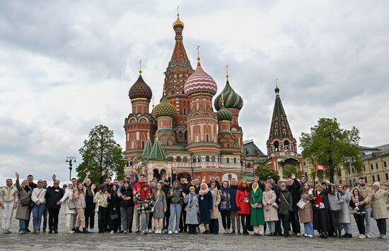 Выставка "Россия". Экскурсия для молодоженов, поженившихся на Выставке "Россия"