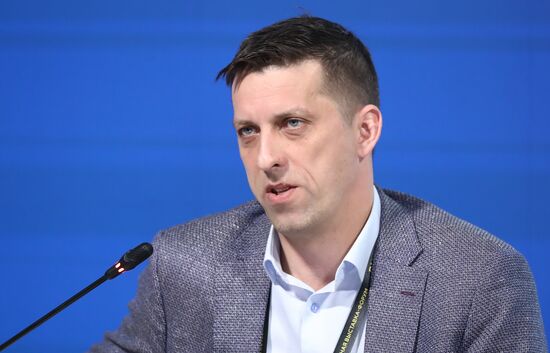 Выставка "Россия". Экспертная панель "Высокотехнологичные решения в промышленности: робототехника"