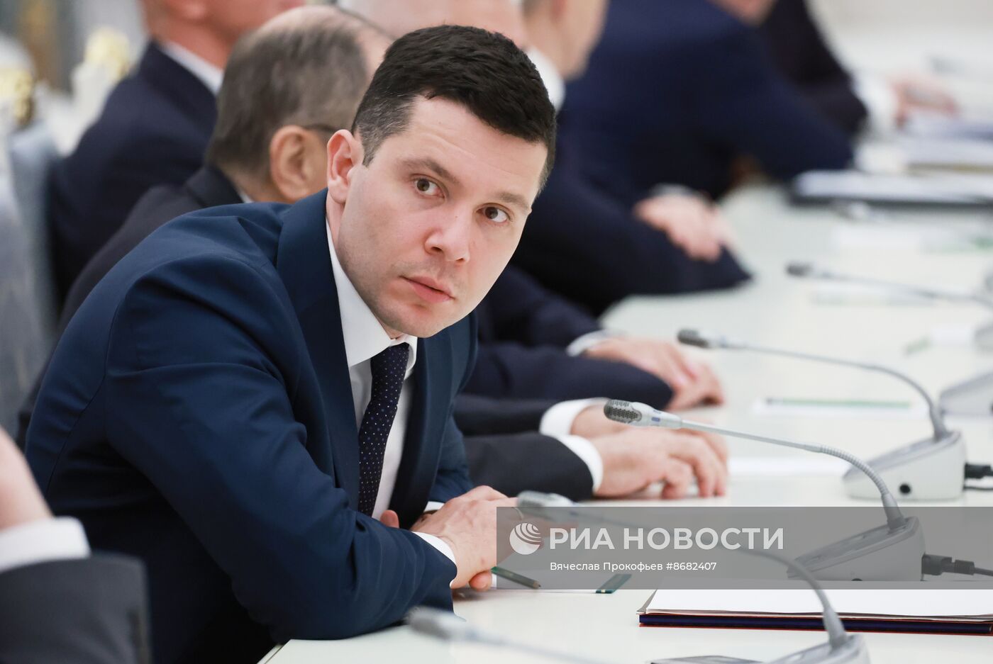 Президент Владимир Путин провел встречу с членами правительства РФ