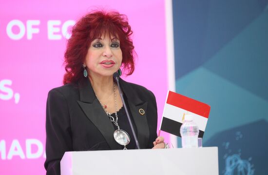 KAZANFORUM 2024. Пленарная сессия трека "Женский взгляд"