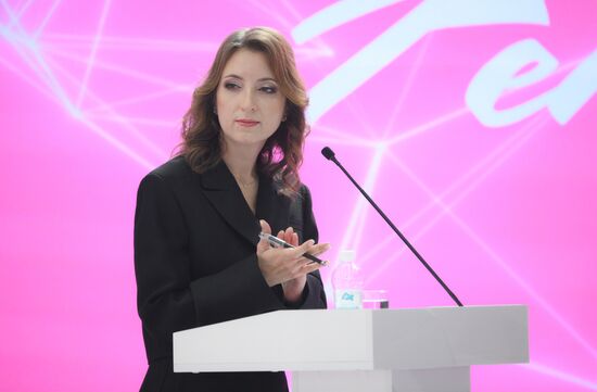 KAZANFORUM 2024. Пленарная сессия трека "Женский взгляд"