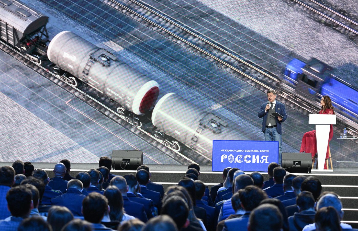 Выставка "Россия". Пленарная сессия "Технологическое лидерство: транспортная мобильность. Перспективы цифровизации транспортного комплекса и развития беспилотных технологий"