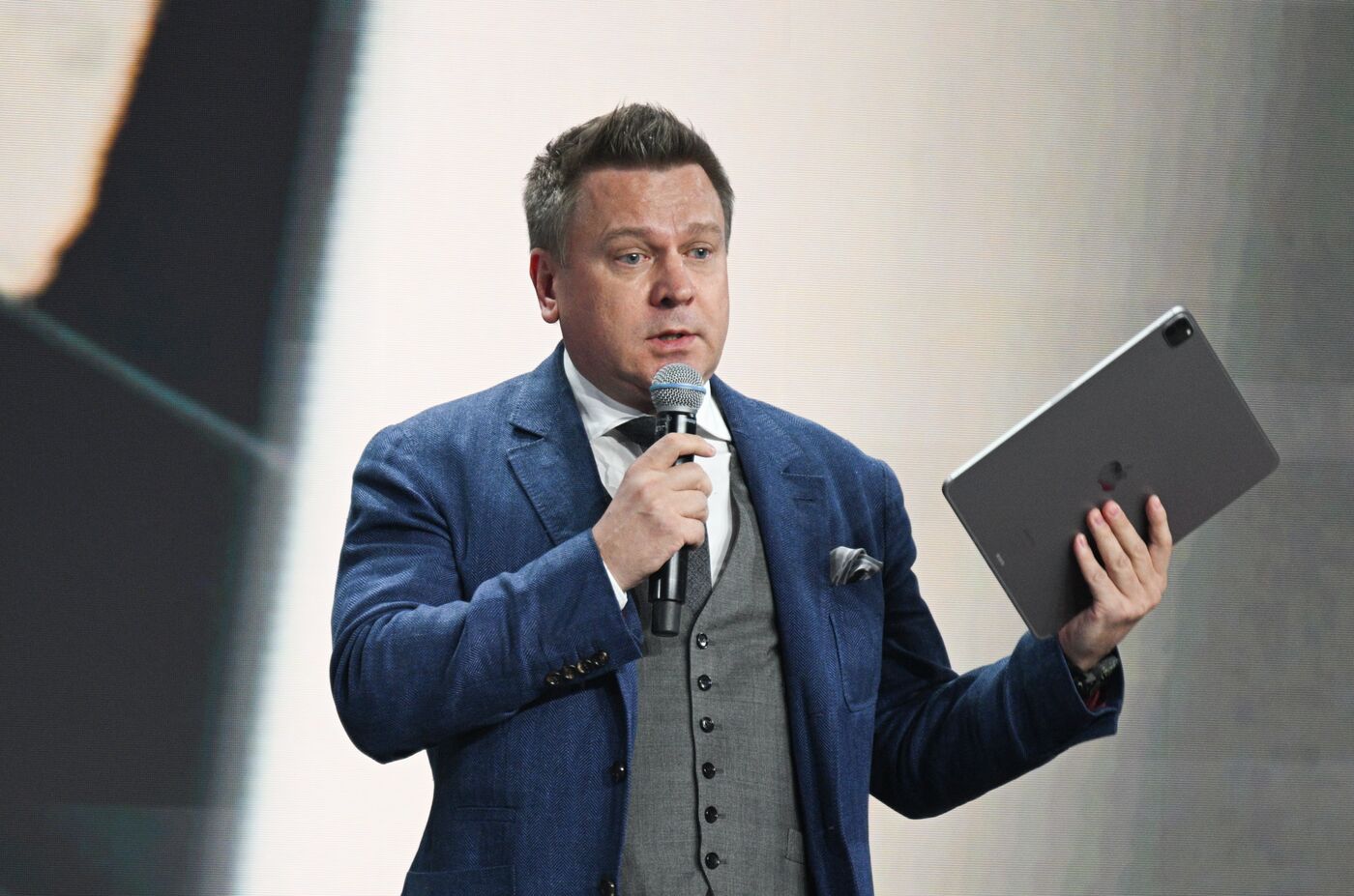 Выставка "Россия". Пленарная сессия "Технологическое лидерство: транспортная мобильность. Перспективы цифровизации транспортного комплекса и развития беспилотных технологий"