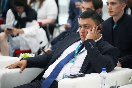 KAZANFORUM 2024. Презентация стартапов финалистов в формате питч-сессии перед экспертами 