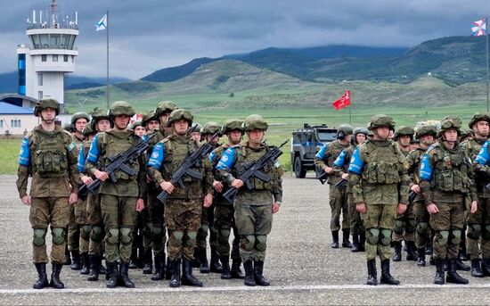 Церемония, посвященная выводу российских миротворцев из Карабаха