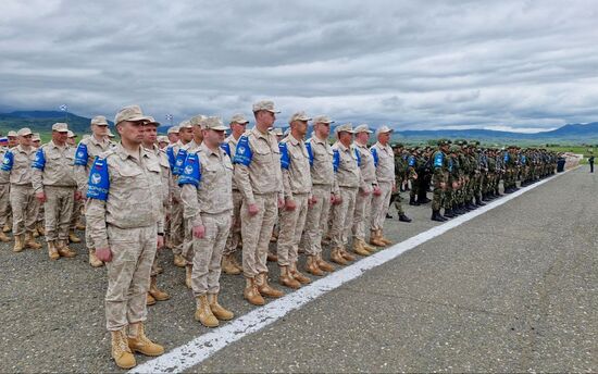 Церемония, посвященная выводу российских миротворцев из Карабаха