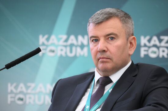 KAZANFORUM 2024. Прорывные российские технологии для зрелых нефтегазовых месторождений в разрезе новой парадигмы - экономическая эффективность, цифровая трансформация и декарбонизация 