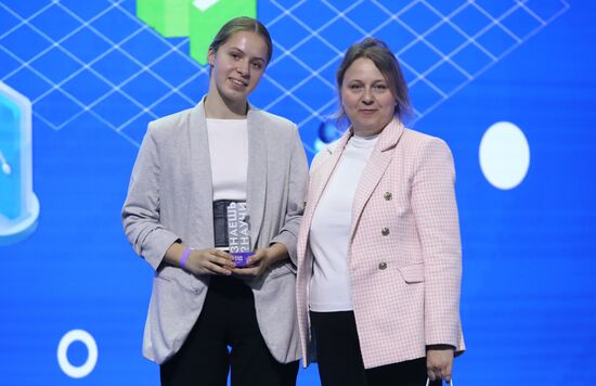 Выставка "Россия". Церемония награждения победителей конкурса "Знаешь? Научи"