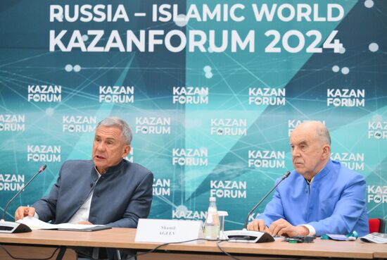 KAZANFORUM 2024. Встреча главы Республики Татарстан Р. Минниханова с президентом ТПП РФ С. Катыриным