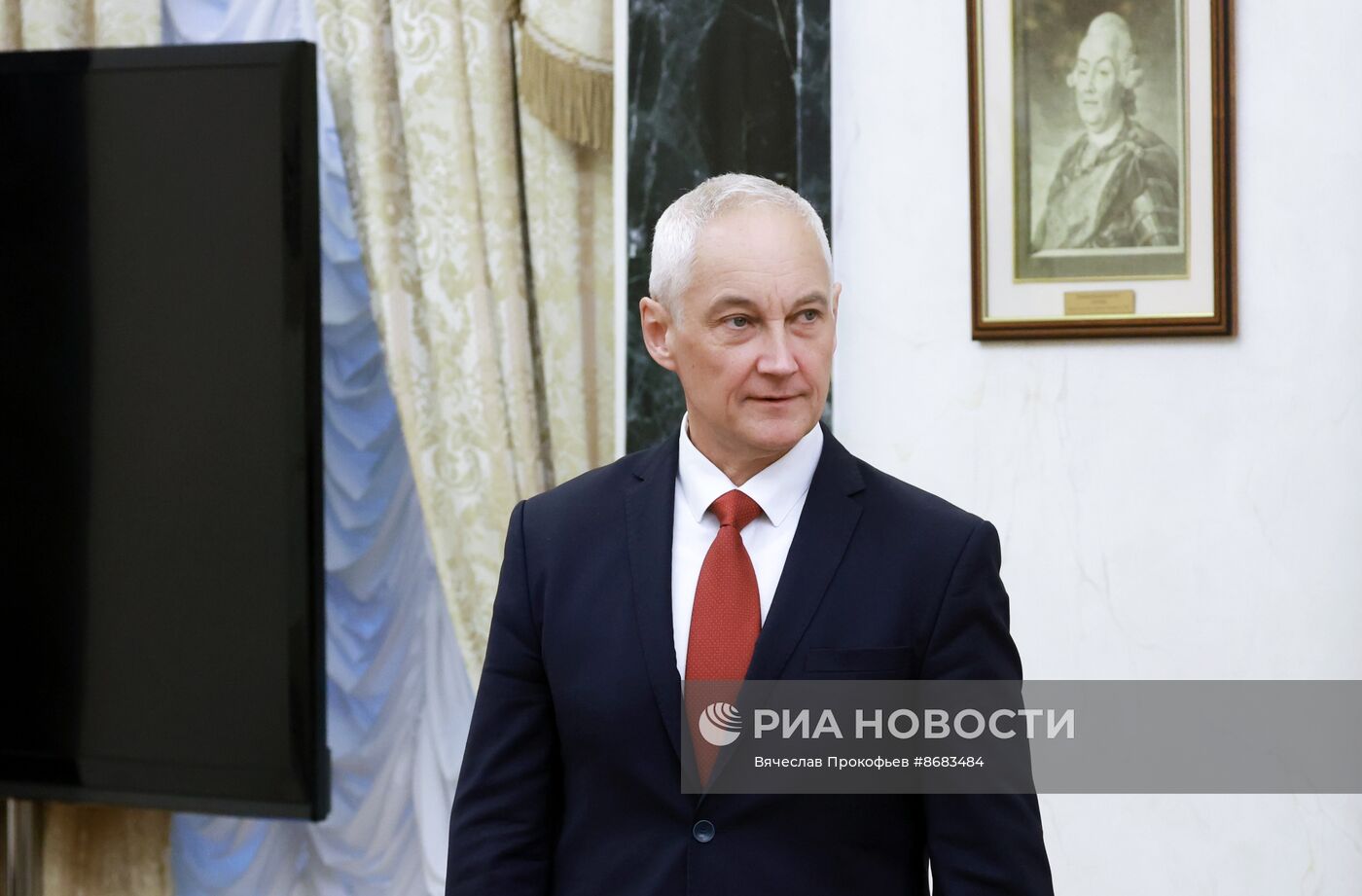 Президент Владимир Путин провел встречу с командующими войсками военных округов