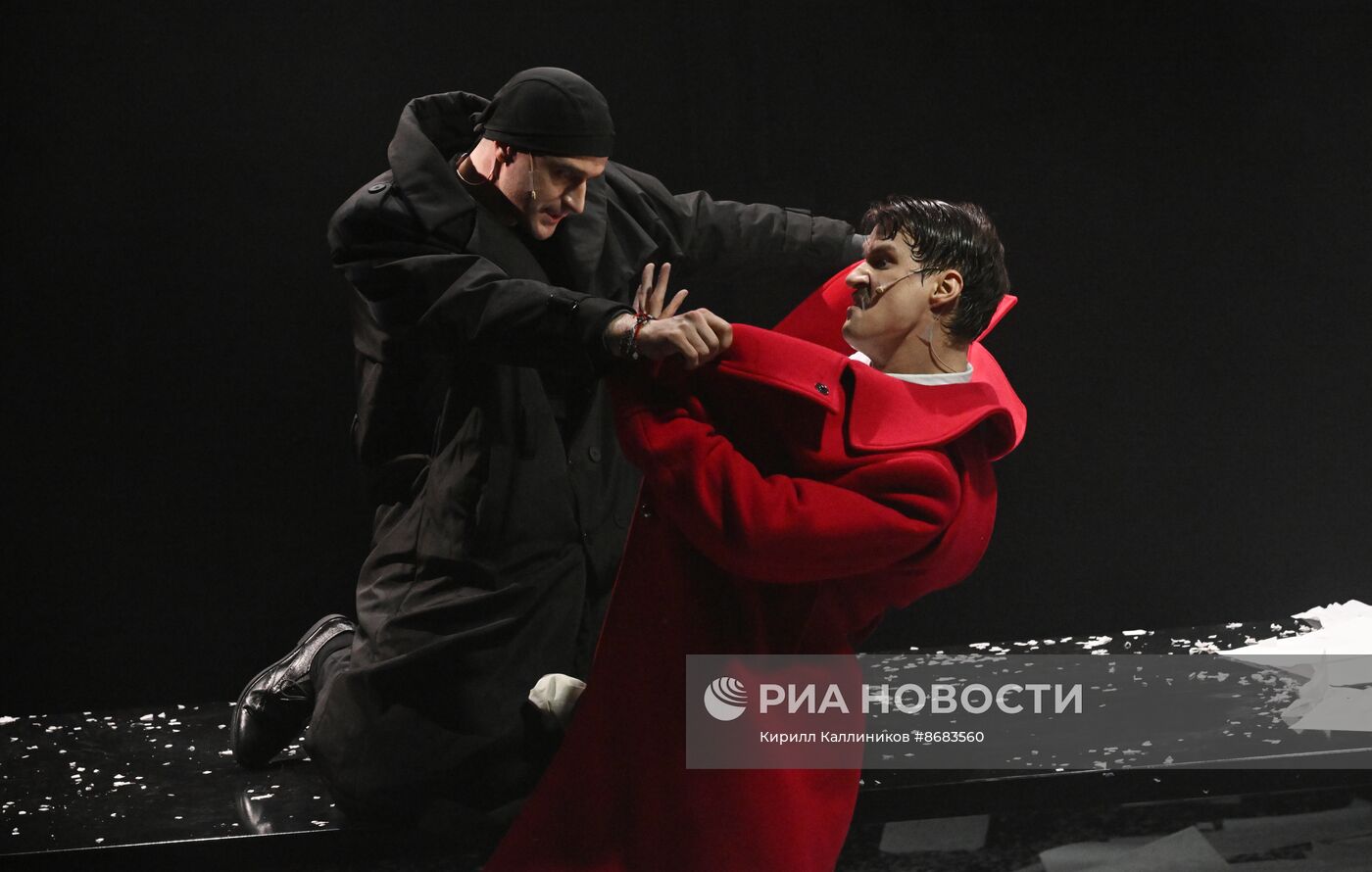 Спектакль "Шинель" в театре имени Н.В. Гоголя