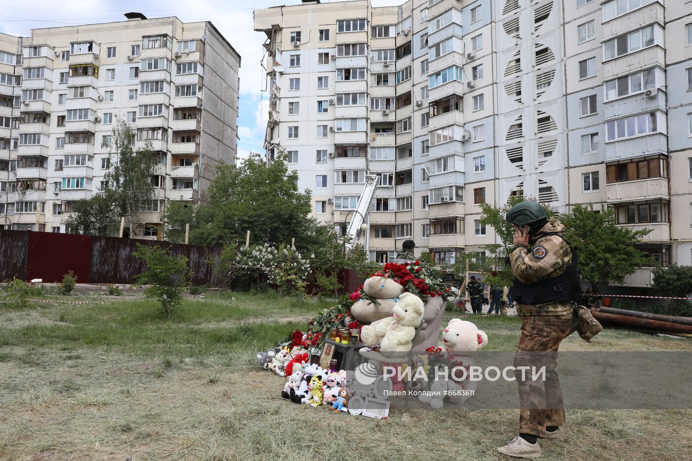 Разбор обрушенной из-за обстрела части многоэтажки в Белгороде | РИА  Новости Медиабанк