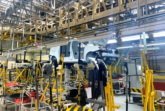 "АвтоВАЗ" запустил серийное производство автомобилей Lada Largus в Ижевске