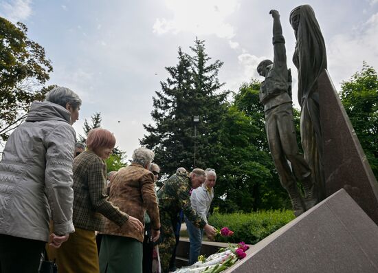 Митинг-молебен в Луганске по случаю годовщины начала вывода советских войск из Афганистана