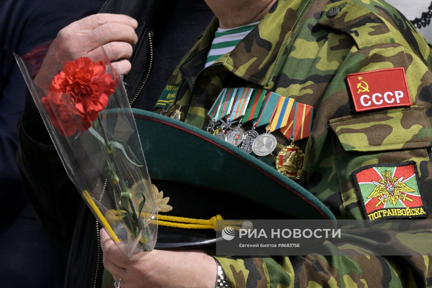 Митинг-молебен в Луганске по случаю годовщины начала вывода советских войск из Афганистана