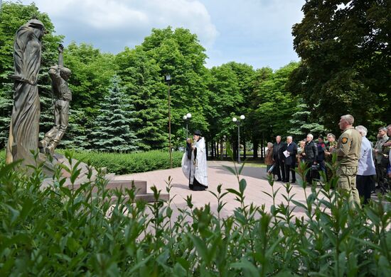 Митинг-молебен в Луганске по случаю годовщины начала вывода советских войск из Афганистана