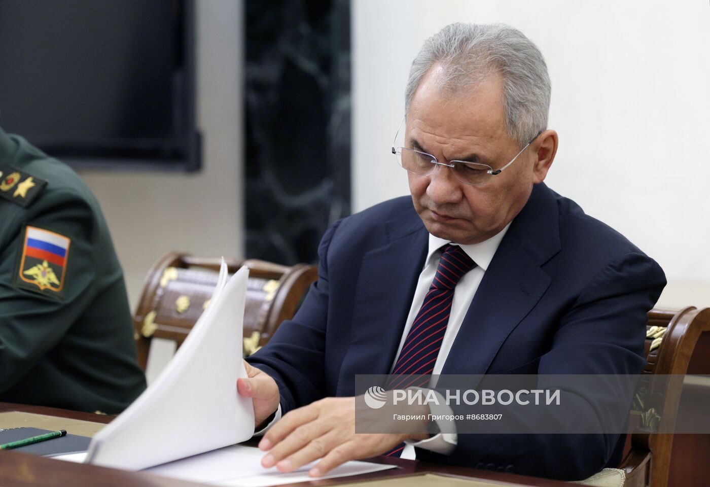 Президент Владимир Путин провел встречу с командующими войсками военных округов