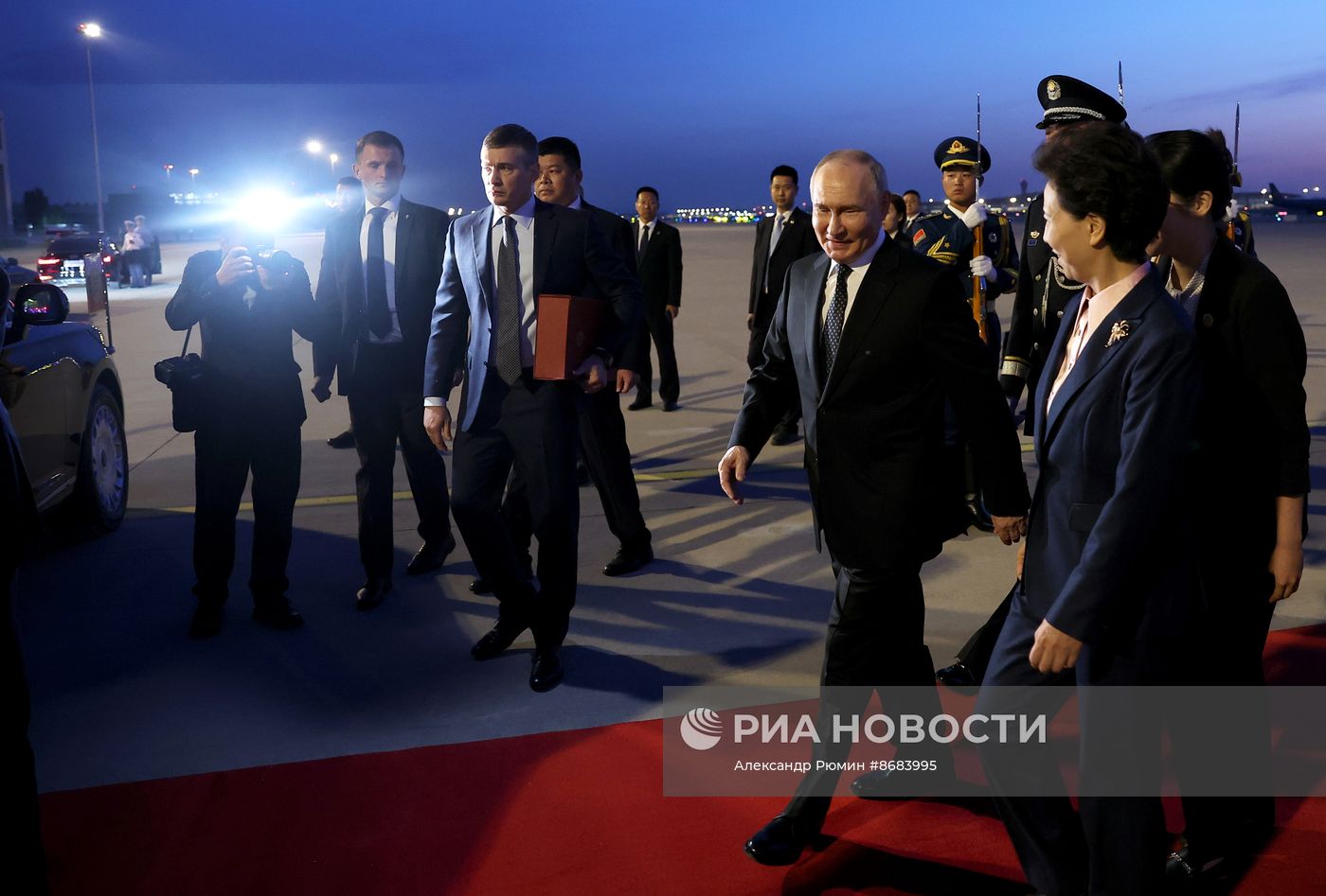 Президент РФ Владимир Путин прибыл в Китай с официальным визитом 