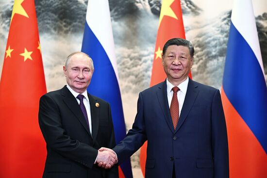 Президент РФ Владимир Путин прибыл в Китай с официальным визитом 