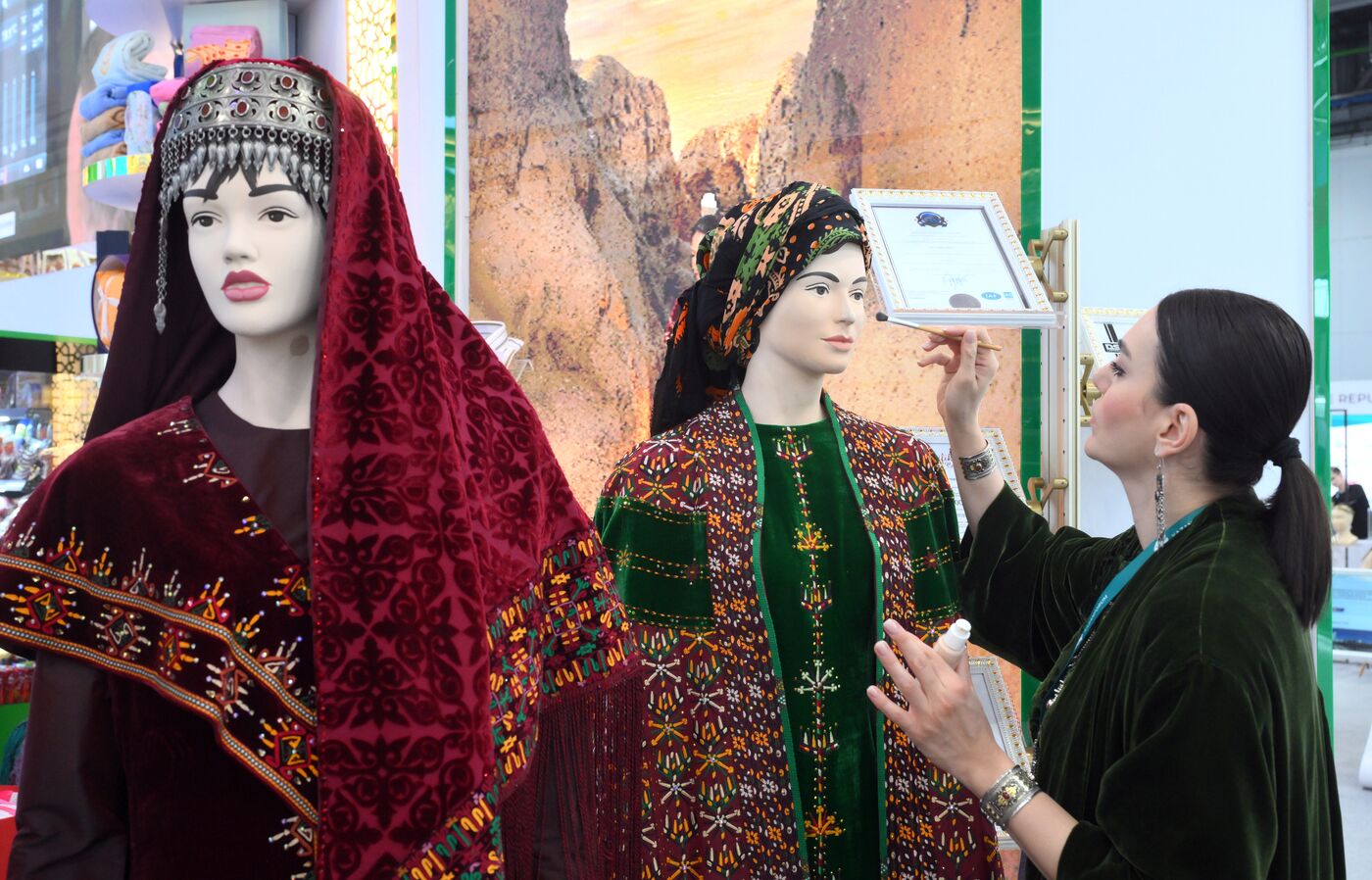 Работа форума "Россия - исламский мир: KAZANFORUM" 2024