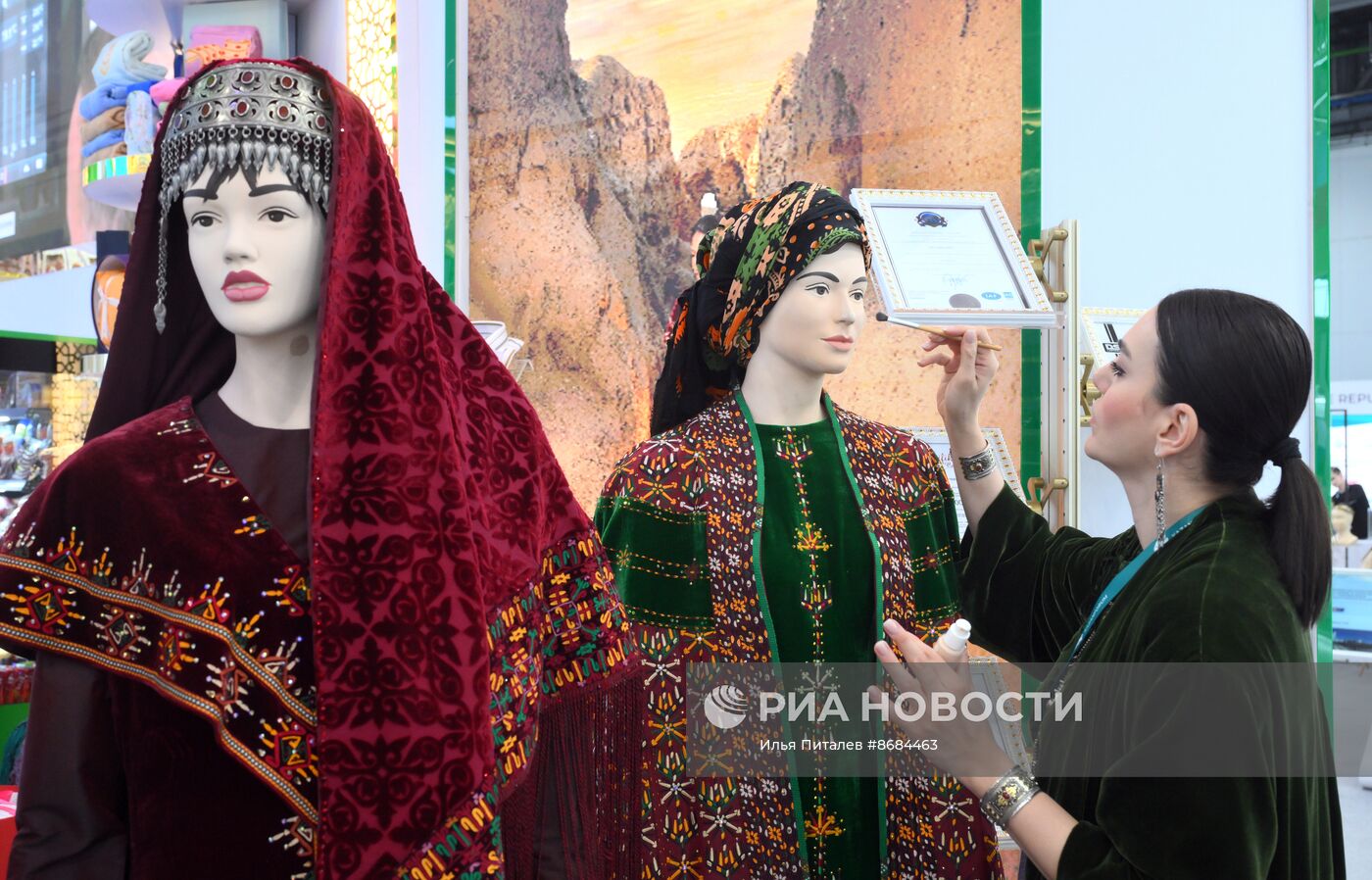 Работа форума "Россия - исламский мир: KAZANFORUM" 2024