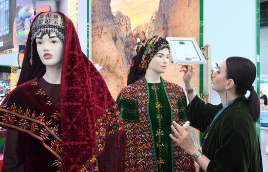 Работа форума "Россия - исламский мир: KAZANFORUM" 2024