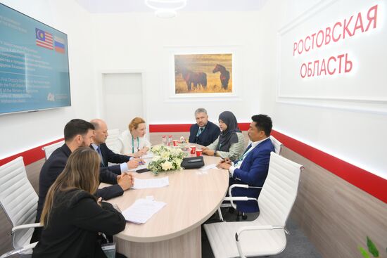 Работа форума "Россия - исламский мир: KAZANFORUM" 2024