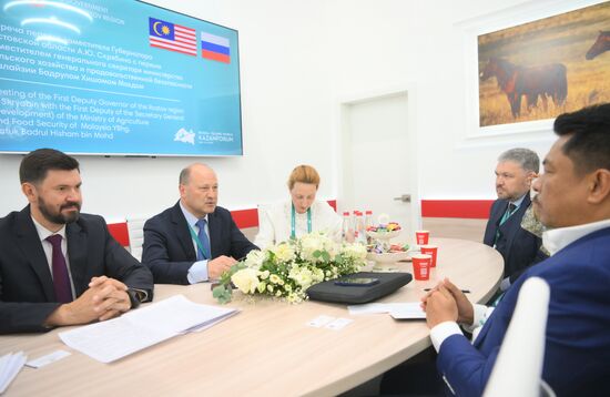 Работа форума "Россия - исламский мир: KAZANFORUM" 2024