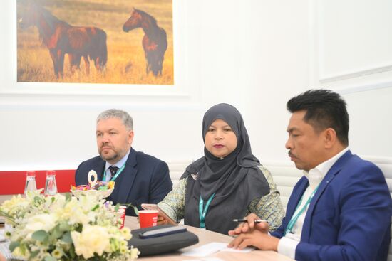 Работа форума "Россия - исламский мир: KAZANFORUM" 2024