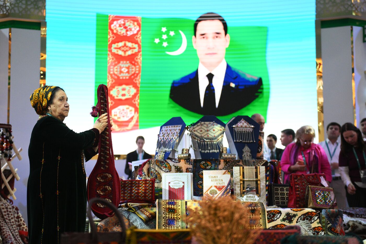 Работа форума "Россия - исламский мир: KAZANFORUM" 2024