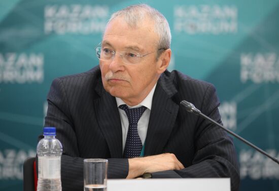 KAZANFORUM 2024. Пленарная сессия: "Гуманитарная дипломатия и дипломатия новых сфер" 