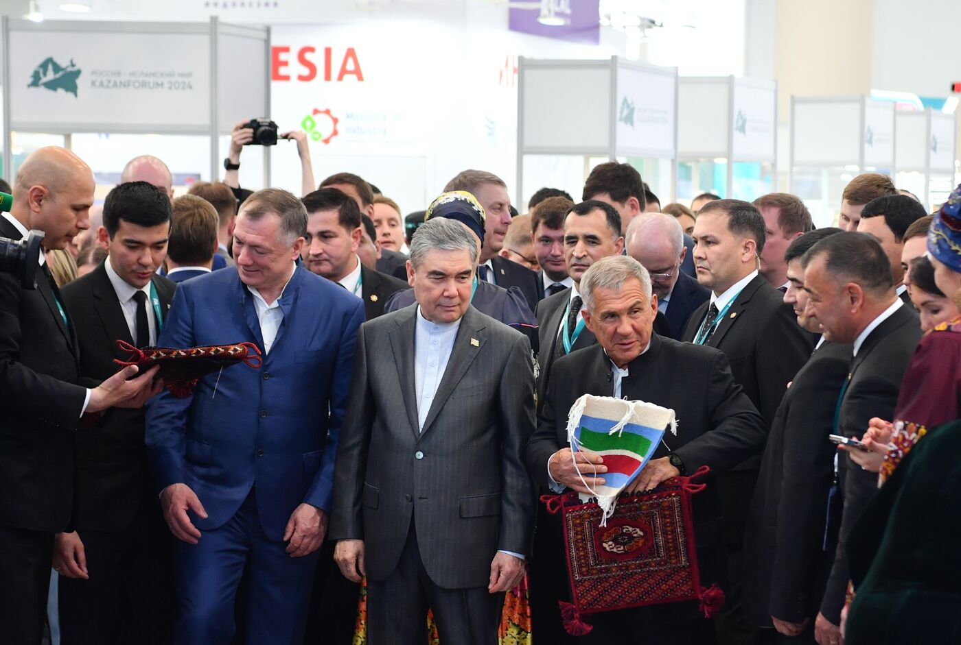 Работа форума "Россия - исламский мир: KAZANFORUM" 2024