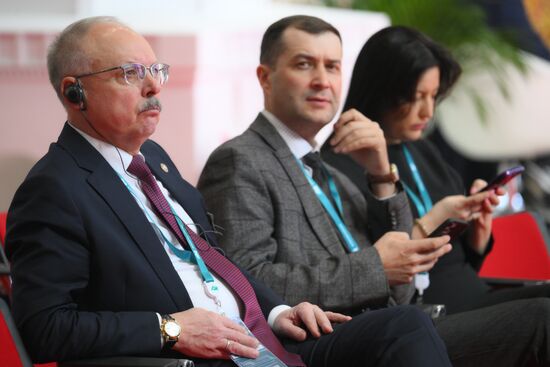 Работа форума "Россия - исламский мир: KAZANFORUM" 2024