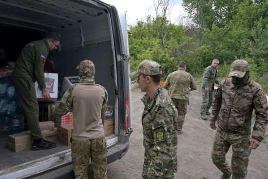 Передача гуманитарной помощи участникам СВО в ЛНР