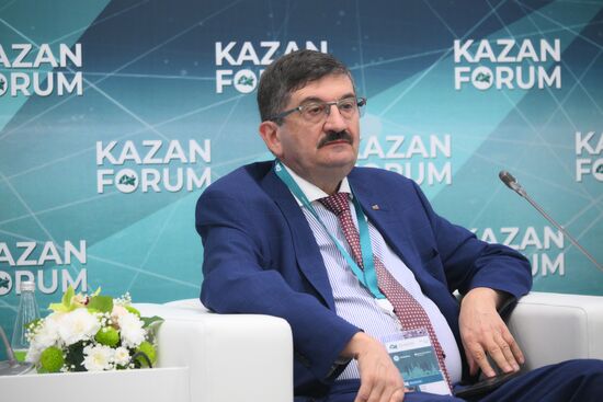 KAZANFORUM 2024. Особенности и алгоритмы выхода российского малого бизнеса на рынок стран Исламского мира