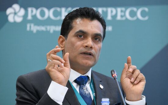 KAZANFORUM 2024. Актуальные вопросы развития сотрудничества России со странами Исламского мира в области науки и высшего образования в условиях многополярного миропорядка.
Мухаммад Шариф, советник по науке и технологиям Исламской всемирной организации по вопросам образования, науки и культуры (ИСЕСКО) (Марокко)
Фото могут быть использованы на условиях, указанных в разделе медиабанка, посвященном Форуму Место: Россия, Республика Татарстан, Казань. Автор: Станислав Красильников/РИА Новости. KAZANFORUM 2024. Актуальные вопросы развития сотрудничества России со странами Исламского мира в области науки и высшего образования в условиях многополярного миропорядка