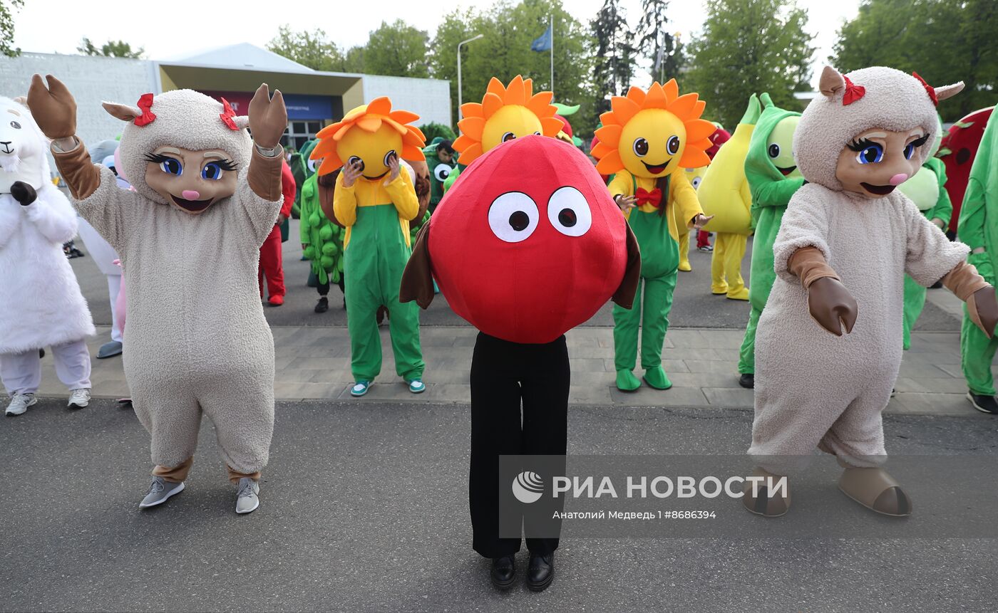 Выставка "Россия". Разминка с Алексеем Ягудиным и Яной Егорян