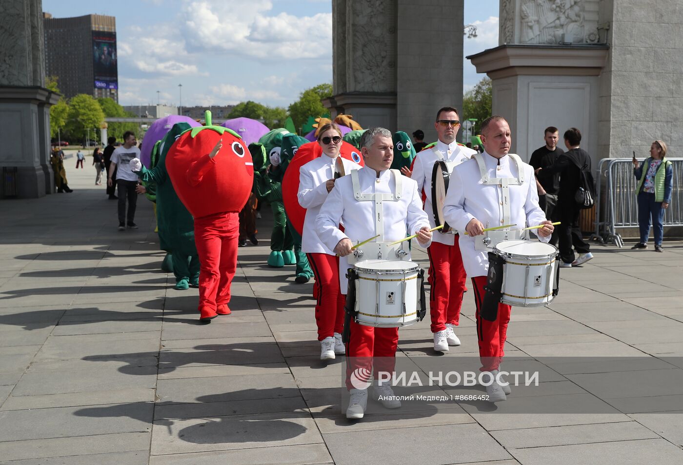 Выставка "Россия". Шествие от Минсельхоза