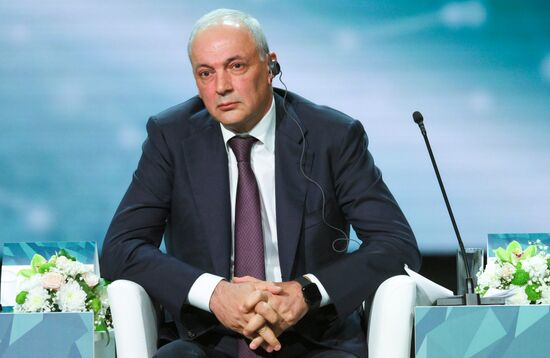 KAZANFORUM 2024. Пленарное заседание XV Международного экономического форума "Финансовая и логистическая инфраструктура России и стран ОИС"