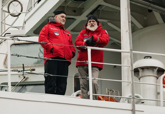 Завершение экспедиции "Северный полюс-41"