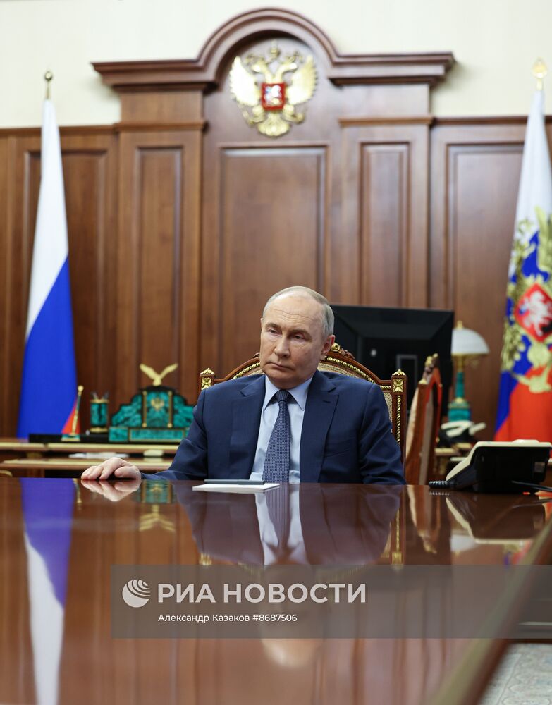 Президент Владимир Путин провел рабочую встречу с Александром Куренковым и Александром Козловым