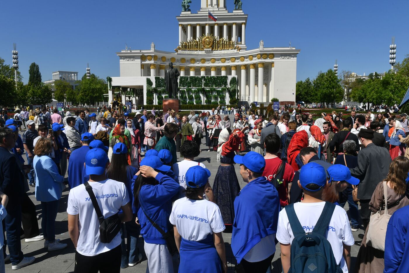 Выставка "Россия". Костюмированное шествие "Свадьба"