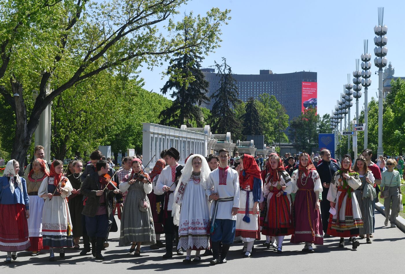 Выставка "Россия". Костюмированное шествие "Свадьба"