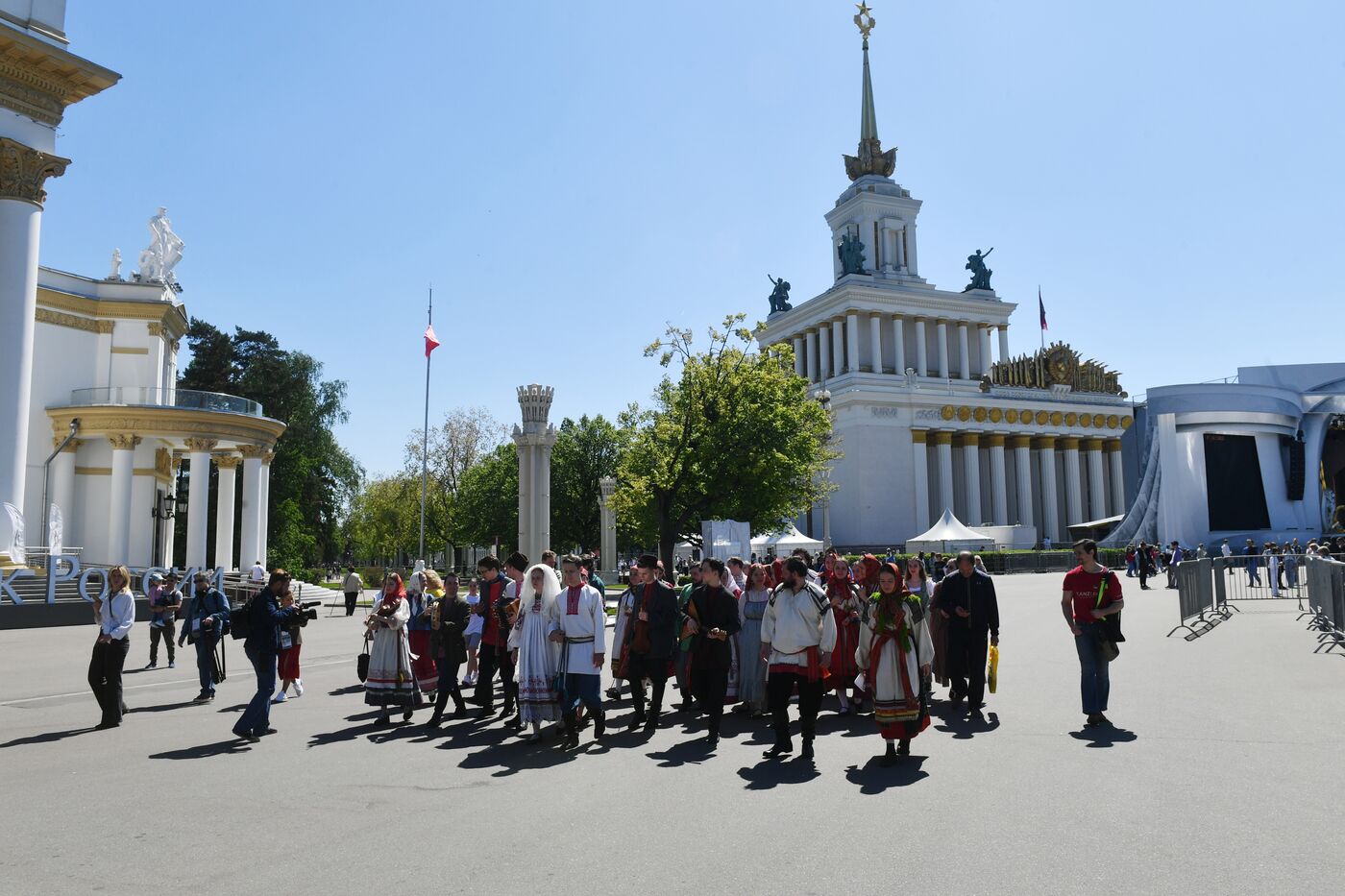 Выставка "Россия". Костюмированное шествие "Свадьба"