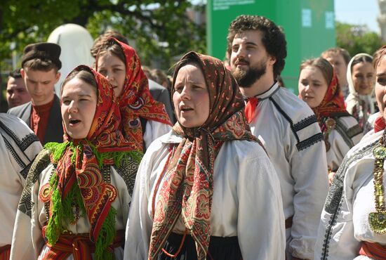 Выставка "Россия". Костюмированное шествие "Свадьба"